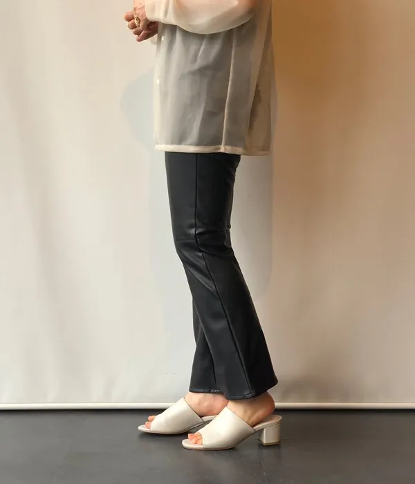 PHEENY/ROYAL FAKE LEATHER BELT-LESS FLARED PANTS(BLACK)