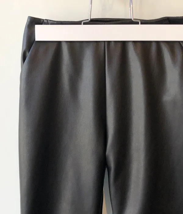 PHEENY/ROYAL FAKE LEATHER BELT-LESS FLARED PANTS(BLACK)